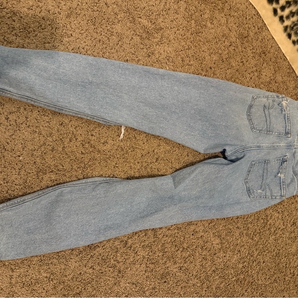 American Eagle Outfitters Light Blue Ripped Straight Leg Jeans - Picture 5 of 5